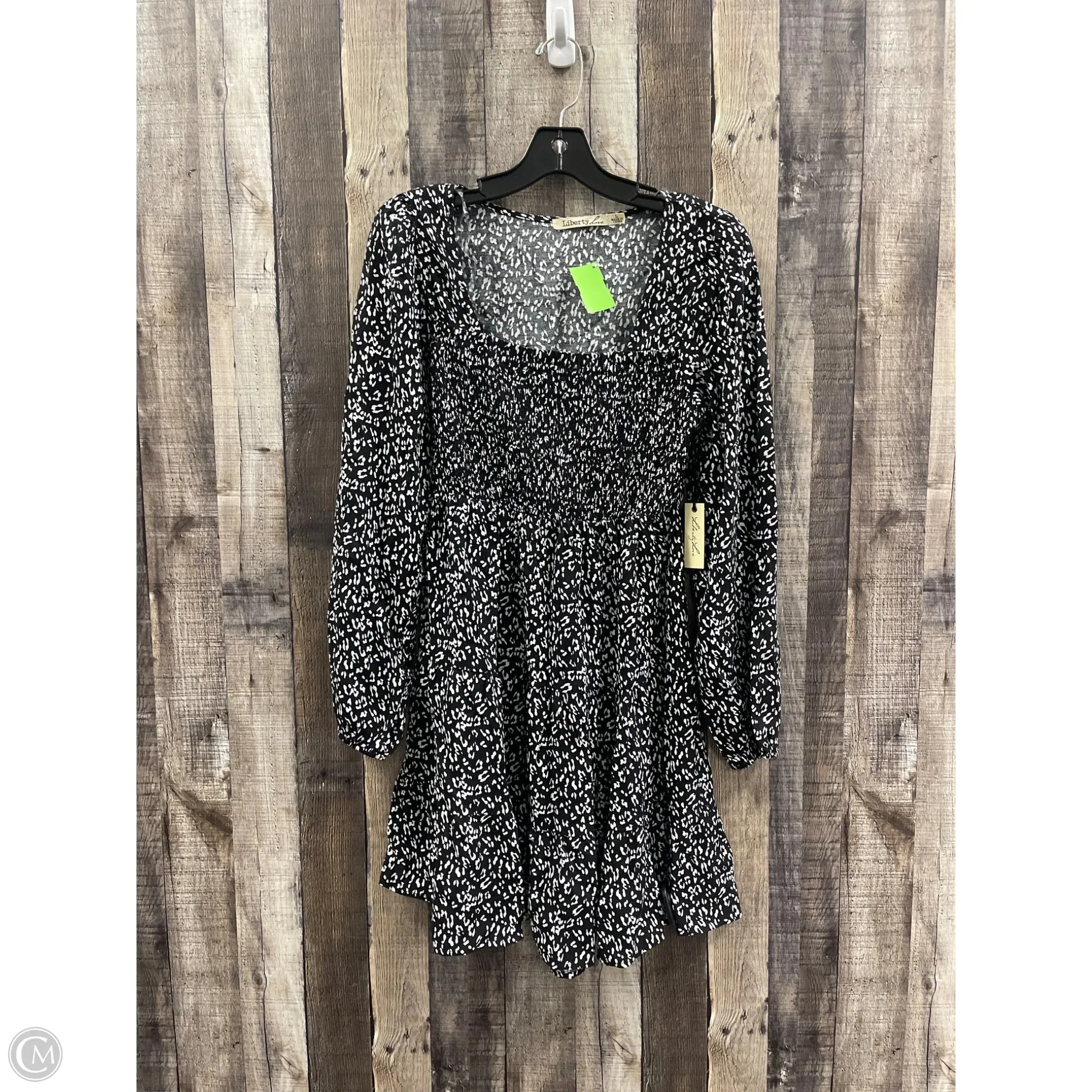 Dress Casual Short By Liberty Love In Black & White, Size: L