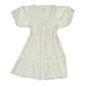 Dress Casual Short By Passport In White, Size:L