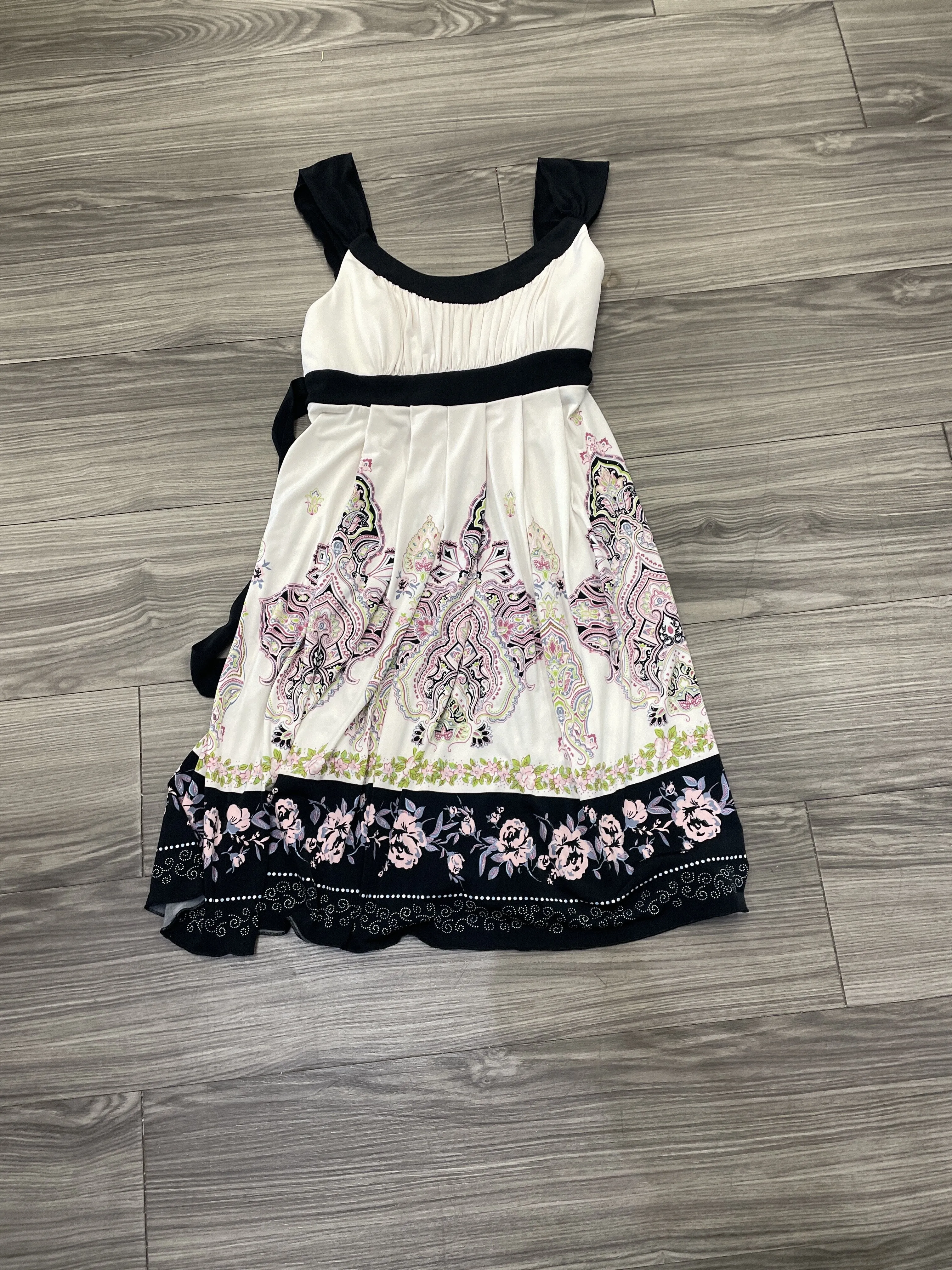 Dress Casual Short By Trixxi  Size: S