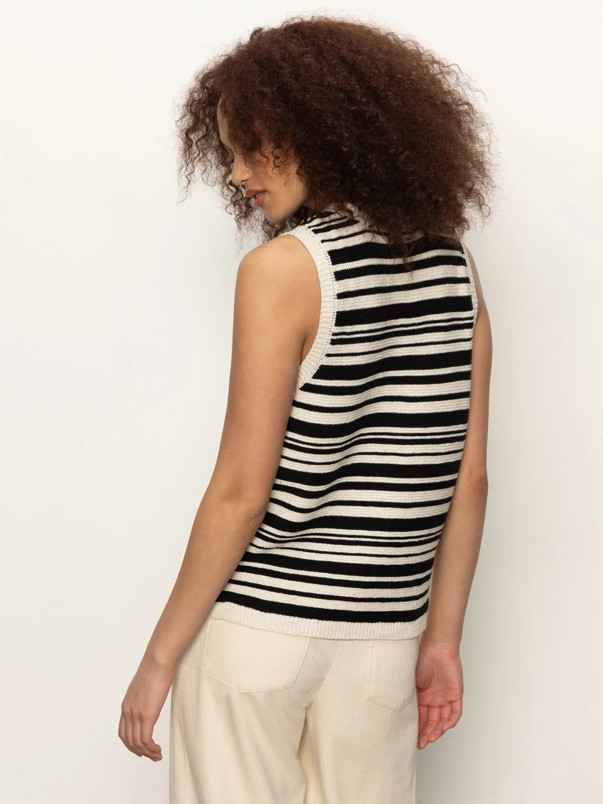 Modern Sweater Shell Black Macrame